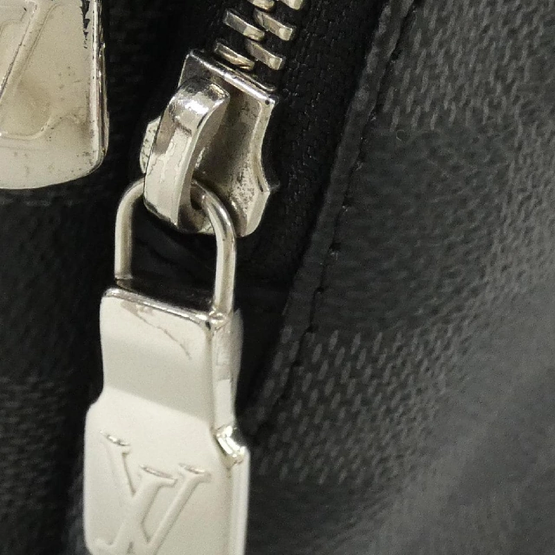 Túi đeo chéo Louis Vuitton Damier Graphite Avenue N41719 612094