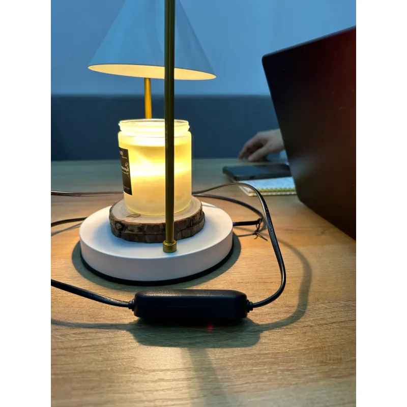 Đèn bàn trang trí để bàn hình chóp kết hợp đế gỗ dạng đứng nhỏ gọn 707505