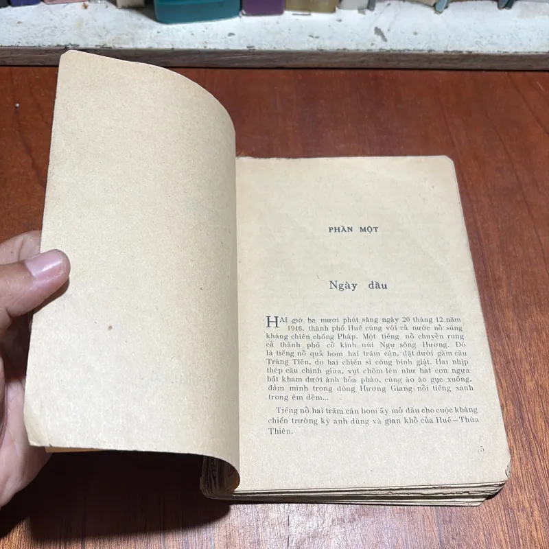 [Sách 8x] - II Sưu Tầm: Buổi Đầu Thử Thách - Đào Phương - 1983 934722