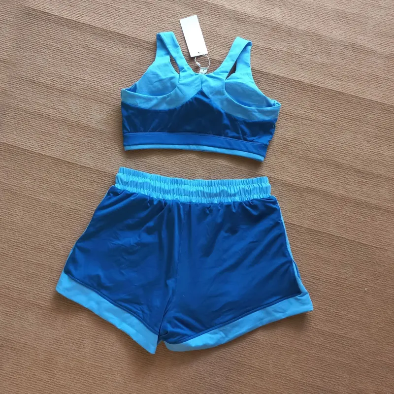 Bộ đồ tập thể dục màu xanh 932390