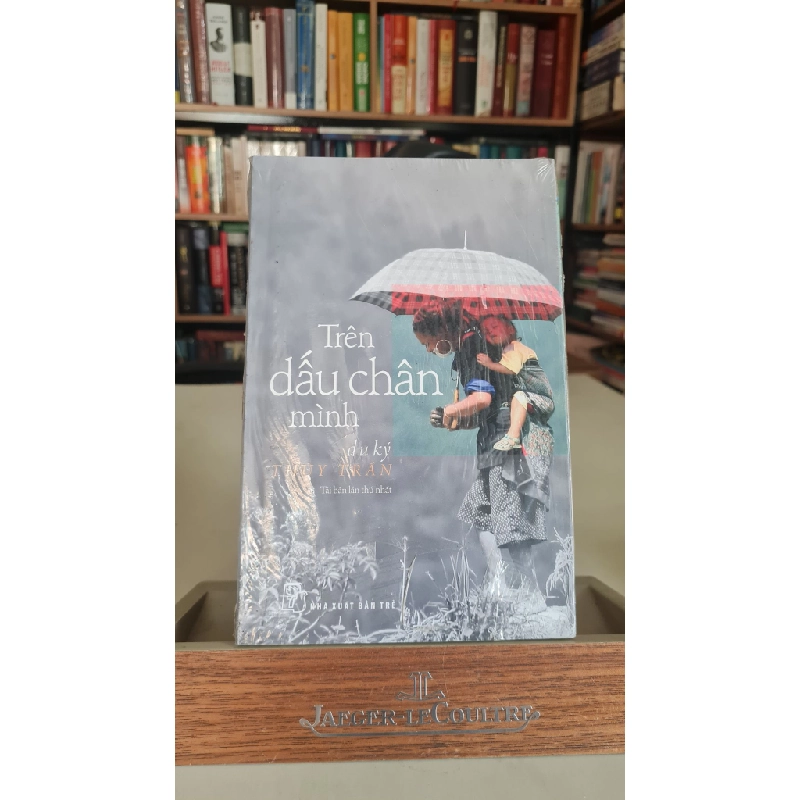 Trên dấu chân mình -mới 80% ố ,có bọc sách -Thủy Trần [2001] SÁCH VĂN HỌC 405273
