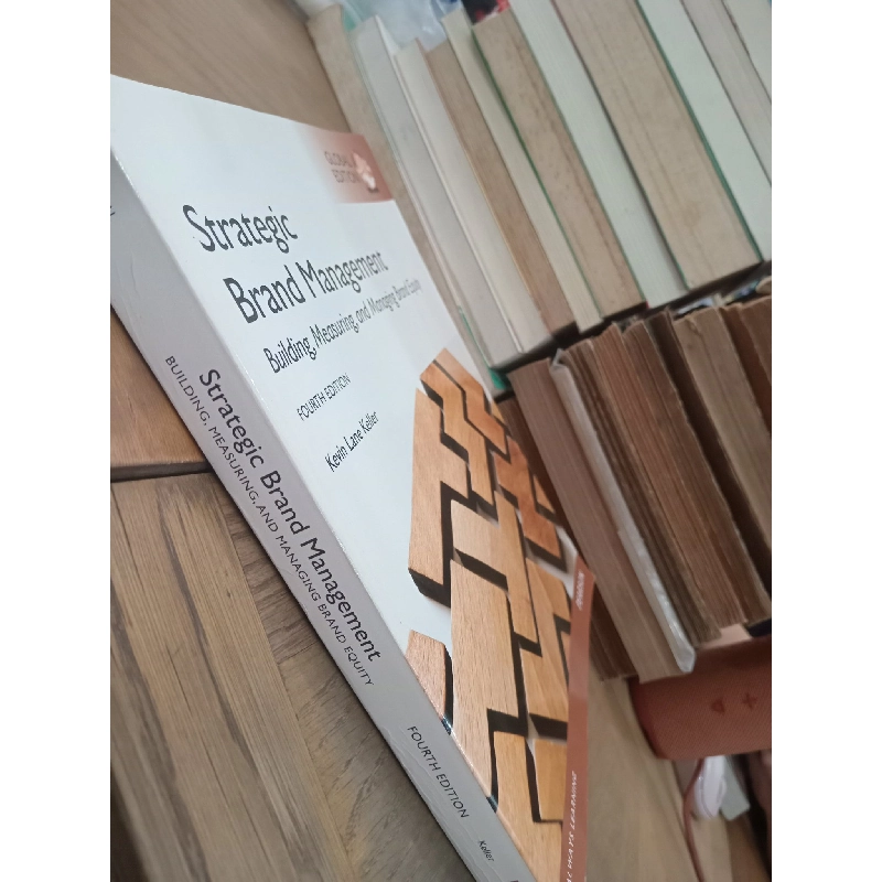 Strategic Brand Management : Building, Measuring, and Managing Brand Equity 4th Editon - Kevin Lane Keller 448963
