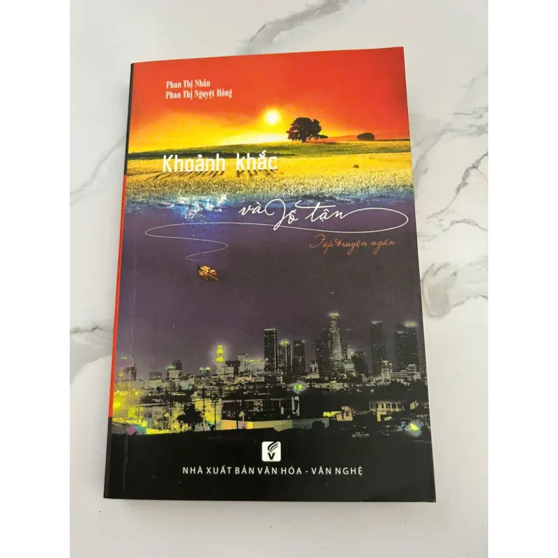 Khoảnh Khắc và Vô Tận - Phan Thị Nhân, Phan Thị Nguyệt Hồng 601274