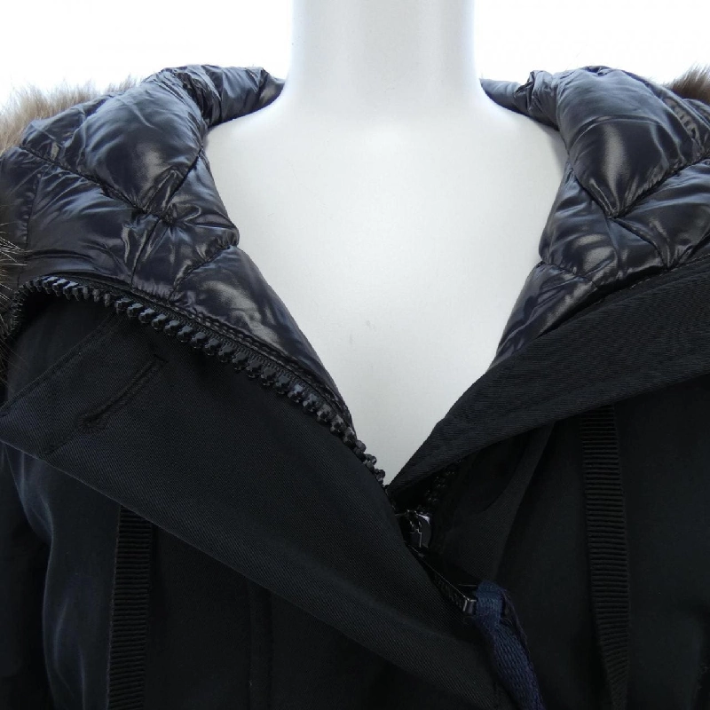 Áo khoác lông vũ MONCLER 642615