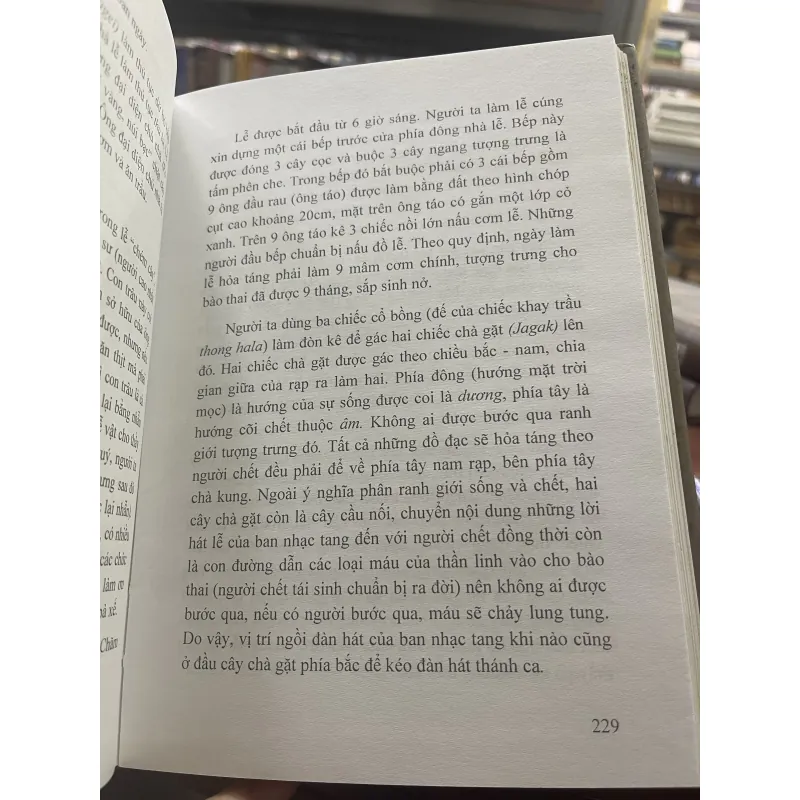 NGHI LỄ VÒNG ĐỜI CỦA NGƯỜI CHĂM AHIÊR Ở NINH THUẬN - PHAN QUỐC ANH 936057