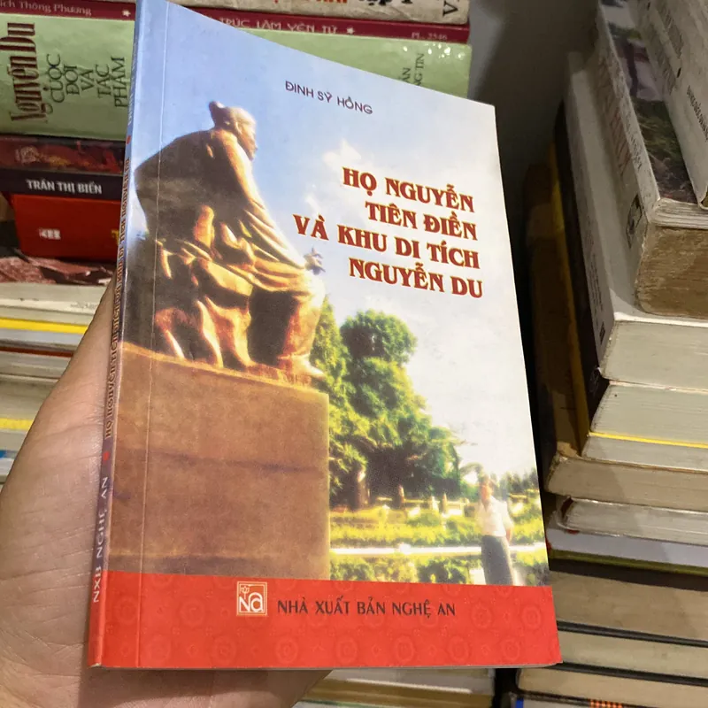 HỌ NGUYỄN TIÊN ĐIỀN VÀ KHU DI TÍCH NGUYỄN DU (XB 2014) 674897