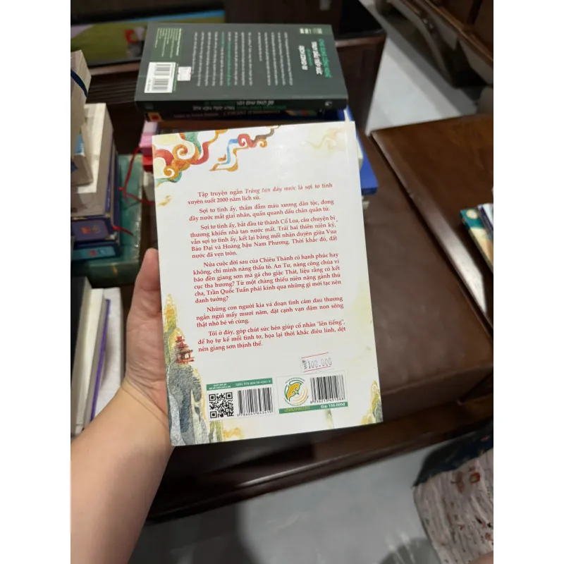 TRĂNG TAN ĐÁY NƯỚC – HOÀNG YẾN- K4 1019529