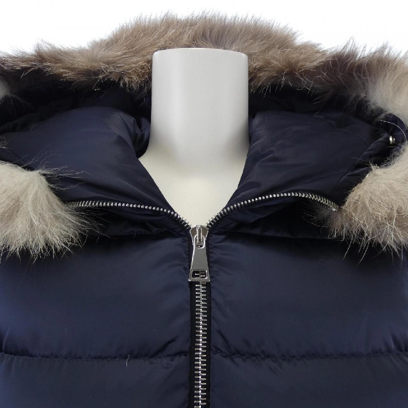 Áo khoác lông vũ MONCLER 642637