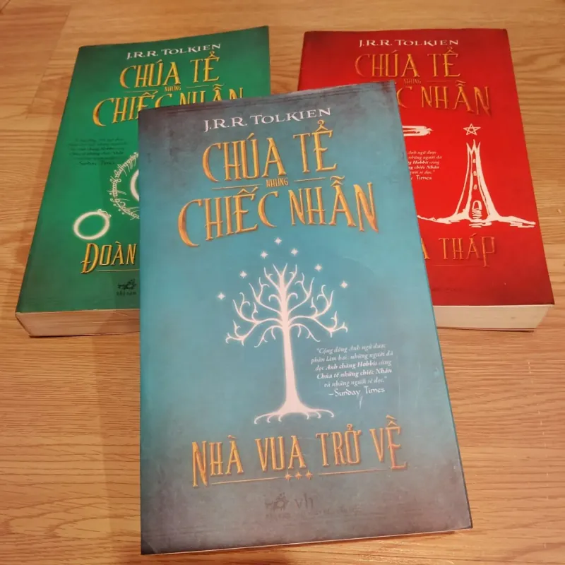 Chúa tể những chiếc nhẫn - J. R. R. Tolkien (bìa đầu) 705015