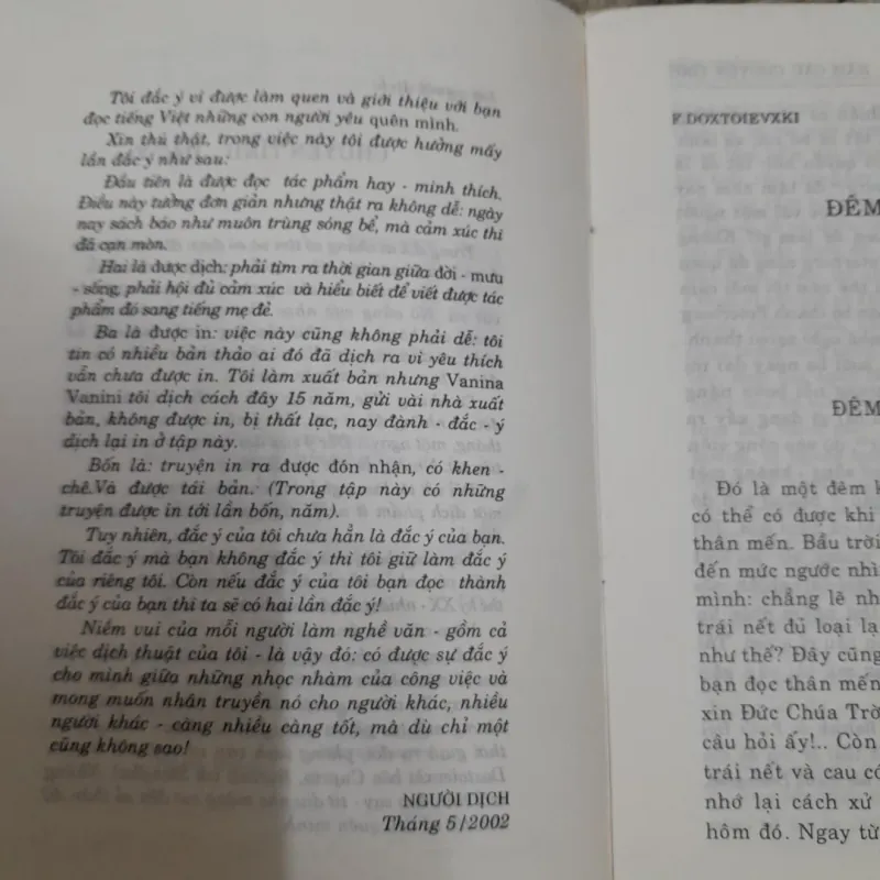 NĂM câu chuyện tình. Người dịch Đoàn Tử Huyến. Nxb Thuận Hóa 2002 748365