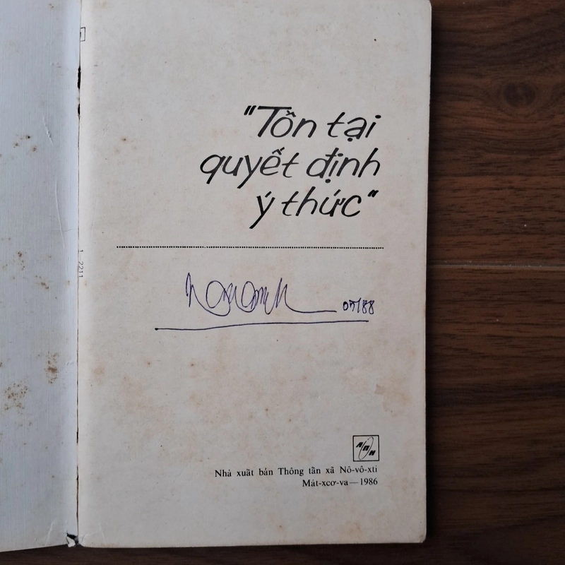 Tồn tại quyết định ý thức 506383