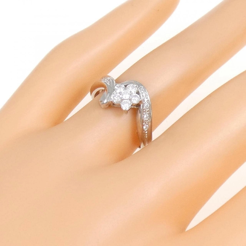 Nhẫn kim cương PT Flower 0.30CT 672756