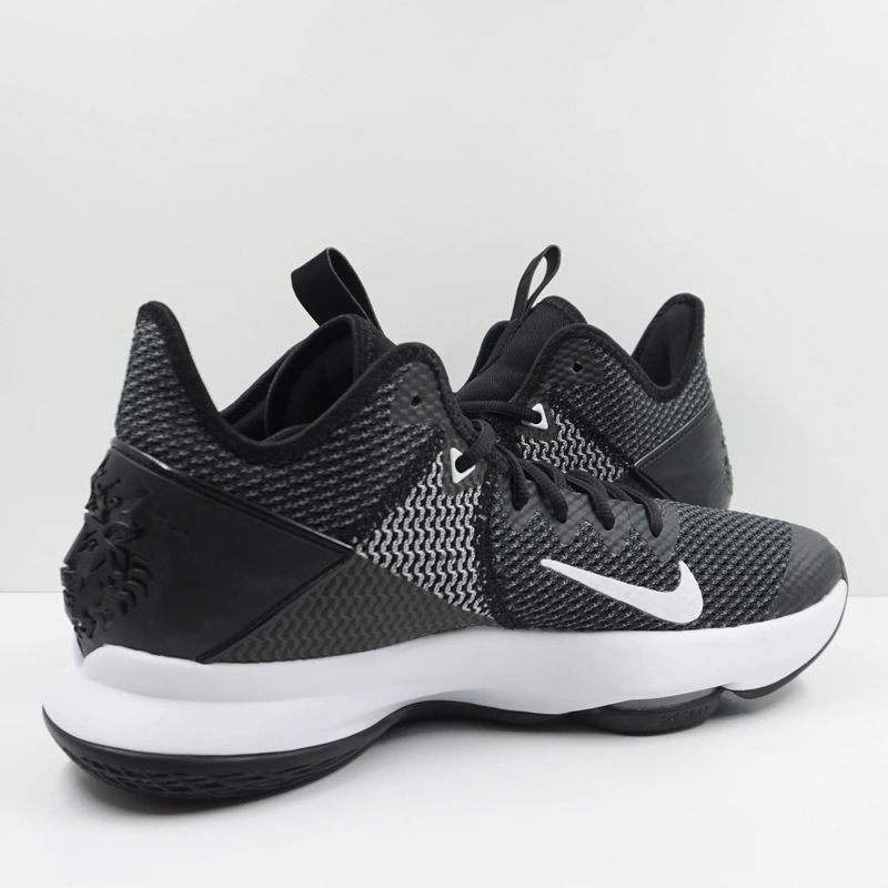 Nike Lebron Witness IV size 41 447551