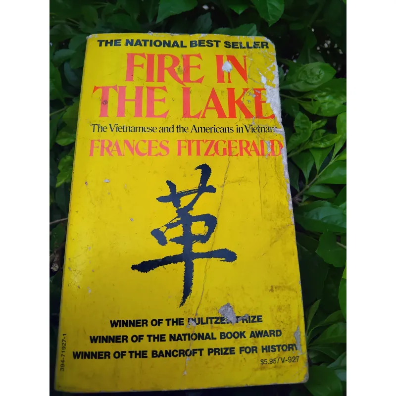Fire in the lake của Frances Fitzgerrald  1001282