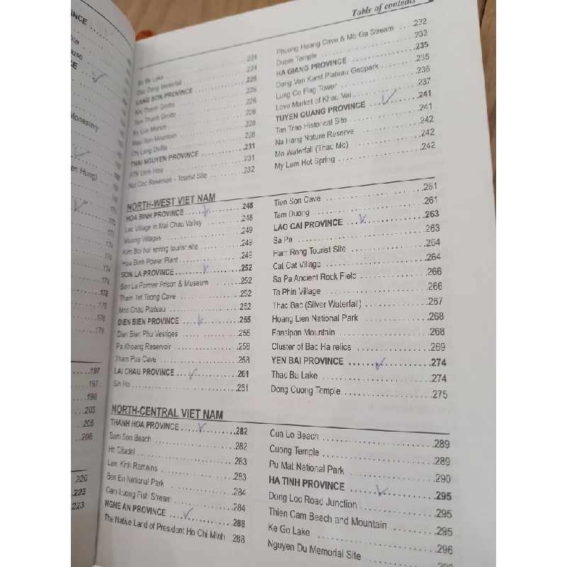 VIETNAM : Tourist Guidebook - Vietnam National Administration of Tourism 234938