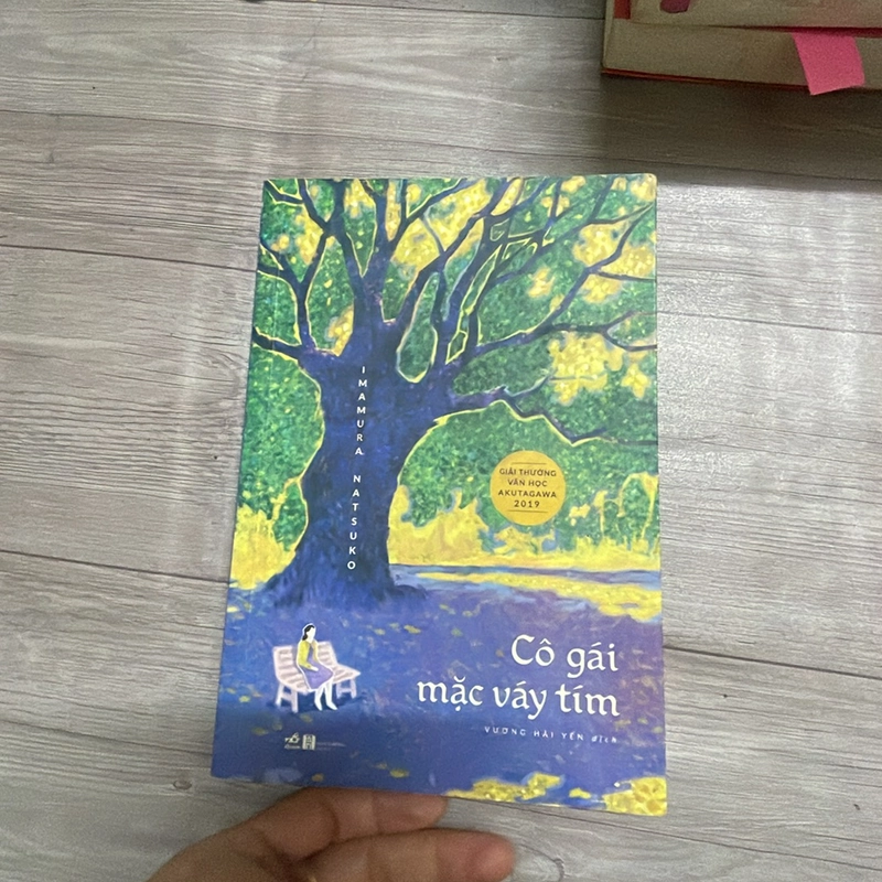 Có gái mặc váy tím  327383