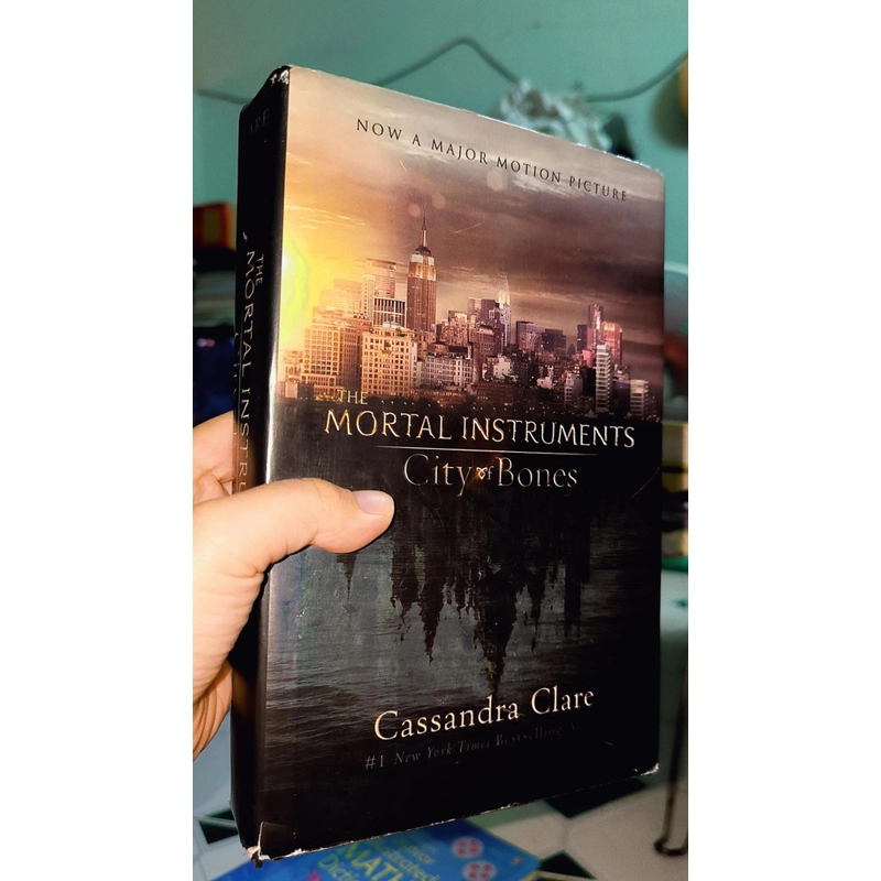 Cassandra Clare (#1 NYT Bestselling author) - City of Bones (Hardcover) 470387