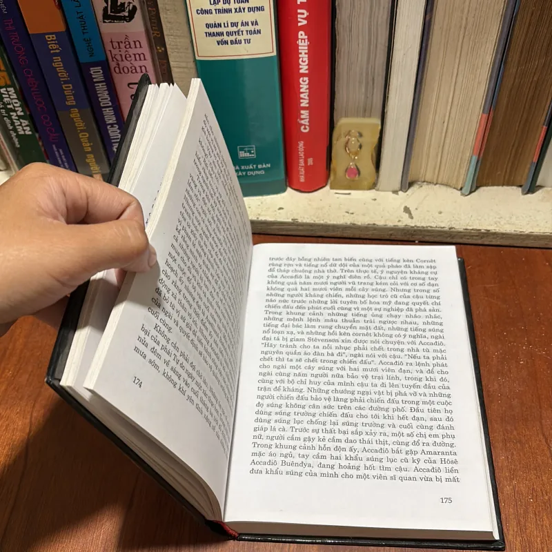 [Bìa Cứng] - II Tiểu Thuyết: Trăm Năm Cô Đơn - GABRIEL GARCIA MARQUEZ - 2011 795584