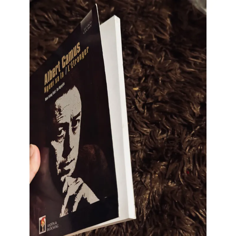 Người xa lạ 932489