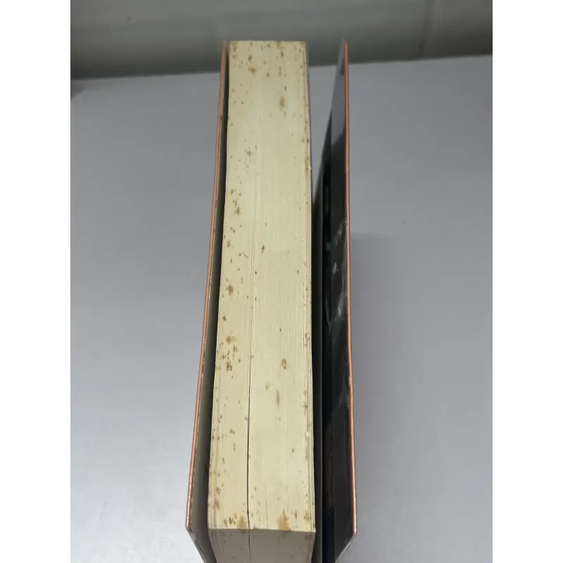 Cô gái mù chữ phá bom nguyên tử 1004894