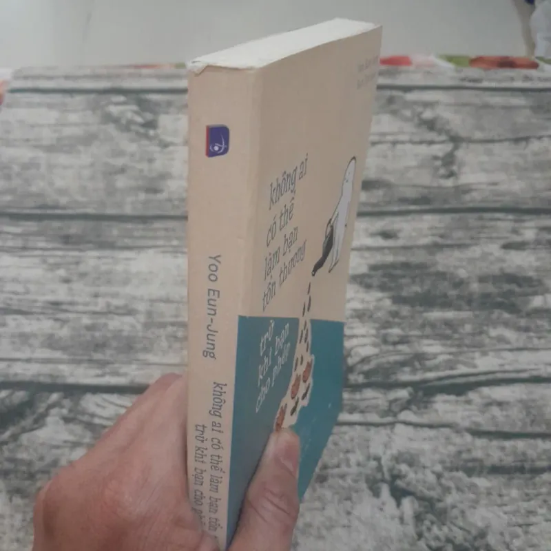 Tản văn-Không ai làm bạn tổn thương trừ khi bạn cho phép. Tác giả Yoo Eun Jung 753989