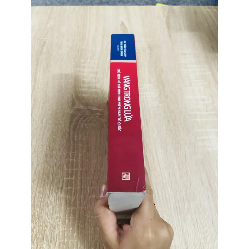 VÀNG TRONG LỬA CHỦ TỊCH HỒ CHÍ MINH VỚI MIỀN NAM TỔ QUỐC  976571