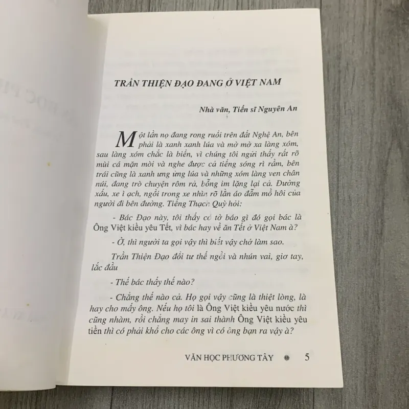 Văn học phương tây lý luận phê bình và dịch thuật - trần thiện đạo. 10b1 1026359