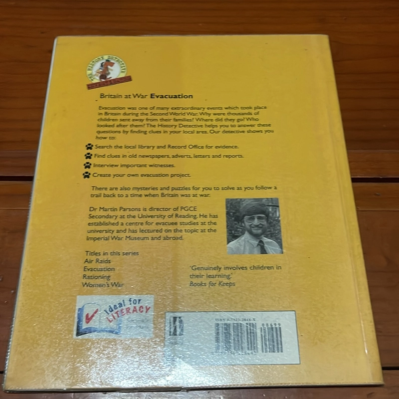 PICTURE BOOK Britain at war evacuation 536349