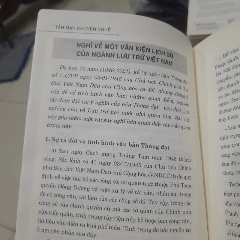 Nghiêm Kỳ Hồng và các tác giả - Tản mạn CHUYỆN NGHỀ (ngành Lưu trữ) 315010