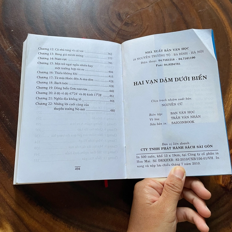 II Tựa sách: Hai Vạn Dặm Dưới Biển - JULES VERNE - 2010 442479