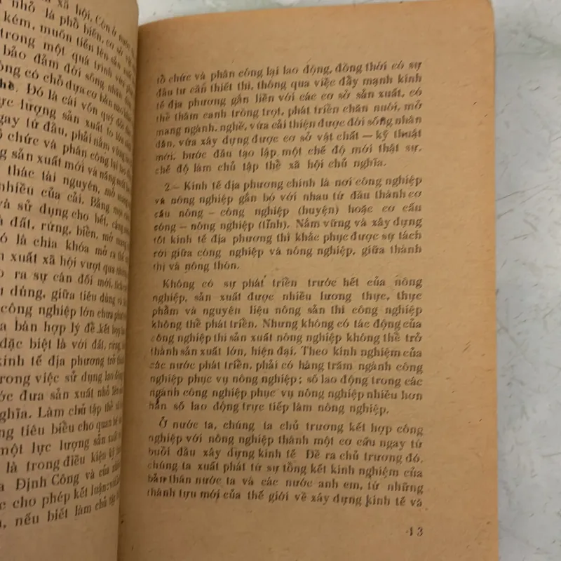 Mấy vấn đề về kinh tế địa phương - Lê Duẫn - 1979s 996178