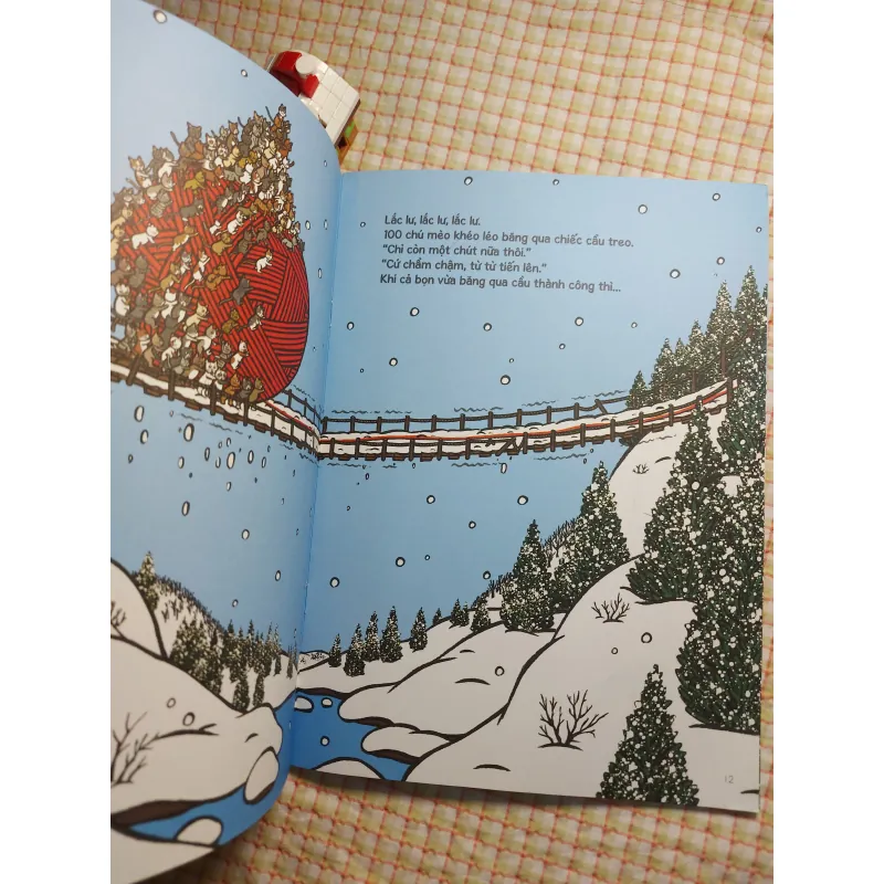 SỢI LEN ĐỎ VÀ 100 CHÚ MÈO - Tomoko Omura 782527