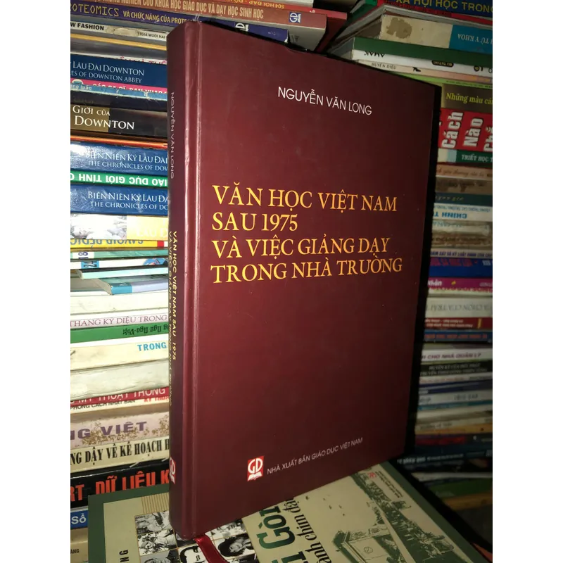 Văn học Việt Nam sau 1975 và việc giảng dạy trong nhà trường  736717