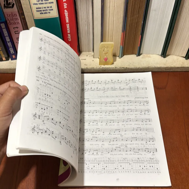 II Nhạc Cụ: Phương Pháp Học Modern Guitar (Tập 1) - Sơn Hồng Vỹ - 2005 781586