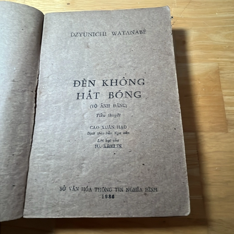 [Sách xưa] Tiểu thuyết y học Đèn không hắt bóng - 1986 443220