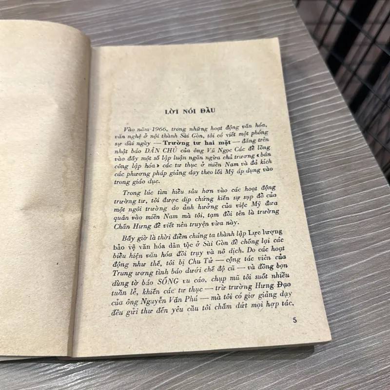 Ngôi trường đi xuống - Vũ Hạnh - NXB Văn nghệ Tp HCM 1988 996260