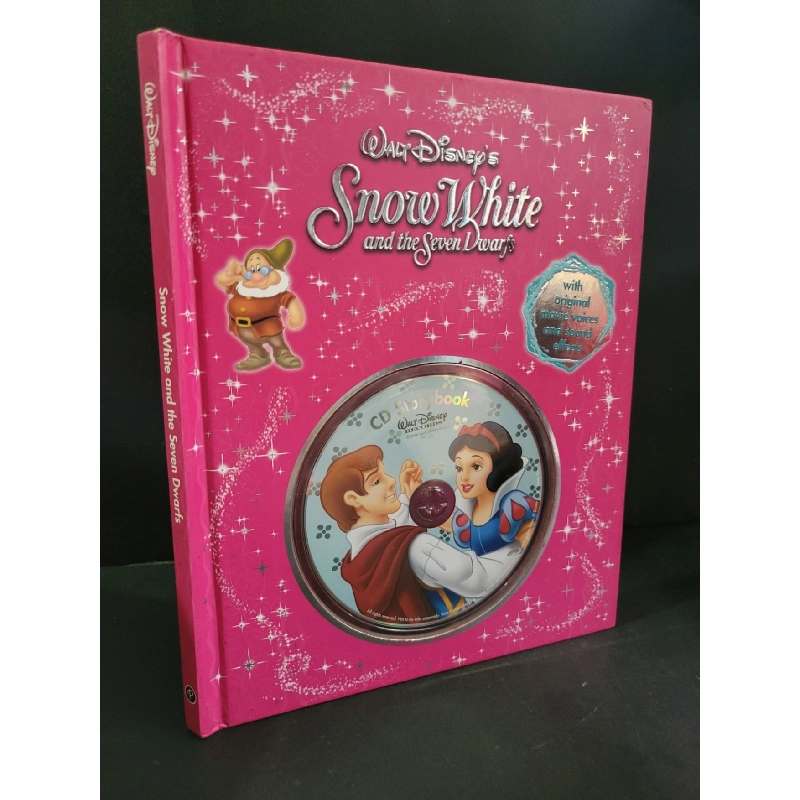Snow white and the seven Dwarfs (bìa cứng, sách màu, kèm CD) mới 90% bẩn nhẹ, có chữ viết Walt Disney HCM3004 NGOẠI VĂN 924938