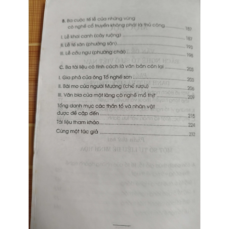 Lược truyện thần tổ ngành nghề N30 - 2006 - 235 trang LỊCH SỬ - CHÍNH TRỊ - TRIẾT HỌC ANTQ2012-155 921331