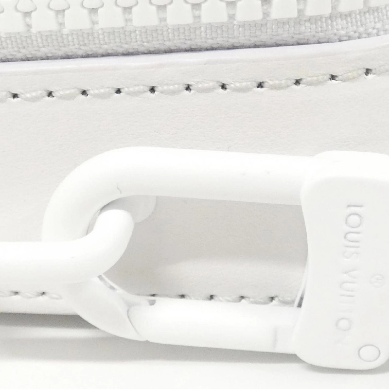 Túi xách vai Louis Vuitton LV Ornament Handle Soft Trunk M21833 609666