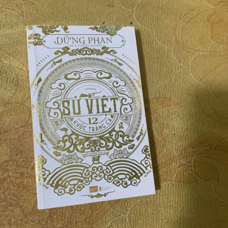COMBO SỬ VIỆT 12 KHÚC TRÁNG CA & LÁ CỜ THÊU SÁU CHỮ VÀNG 751717