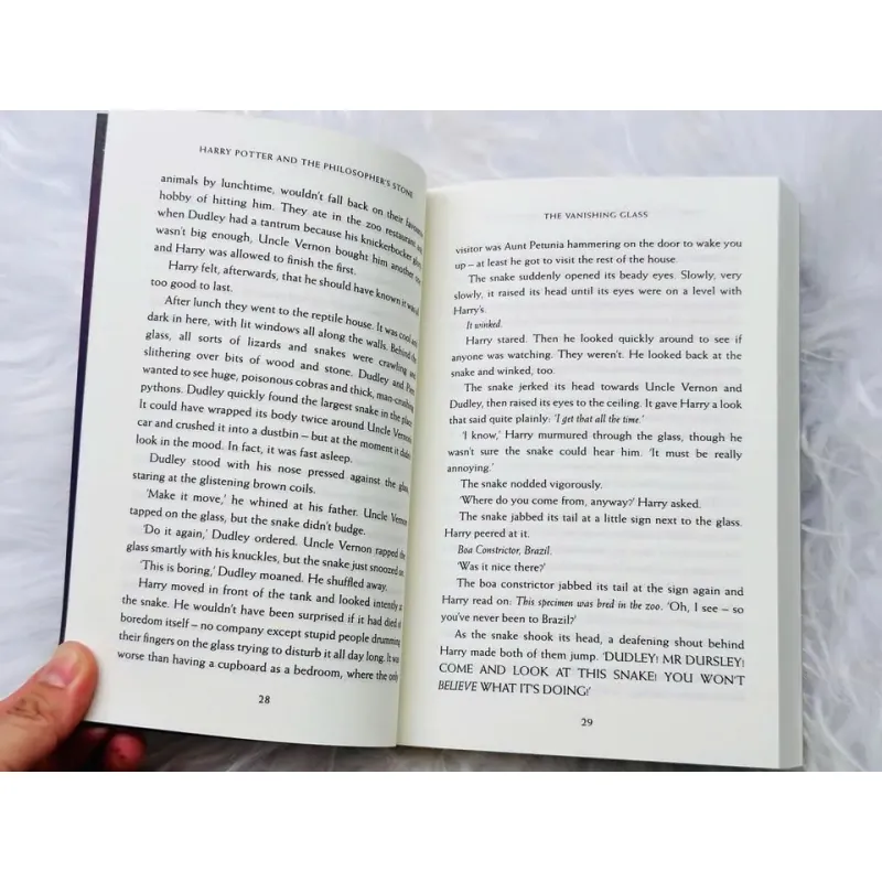 Sách loại đẹp - Harry Potter 8 cuốn bìa mềm kèm audio, full hộp sách nhập trung đẹp 756669