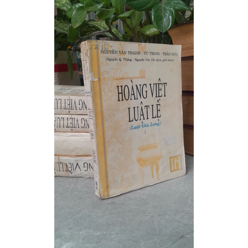 HOÀNG VIỆT LUẬT LỆ (LUẬT GIA LONG) 279240