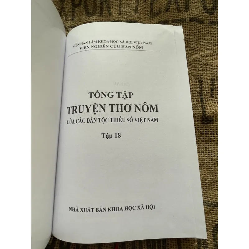 Truyện thơ Nôm các dân tộc thiểu số Việt Nam - Pây sử quảy binh ca 1004260