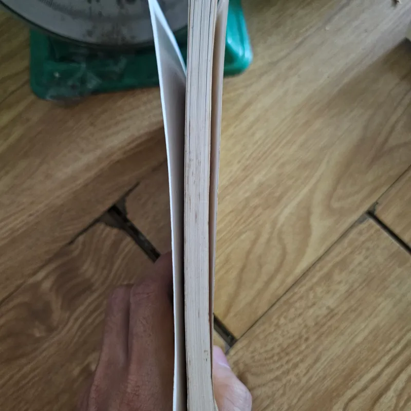 Bàn có năm chỗ ngồi
 757610