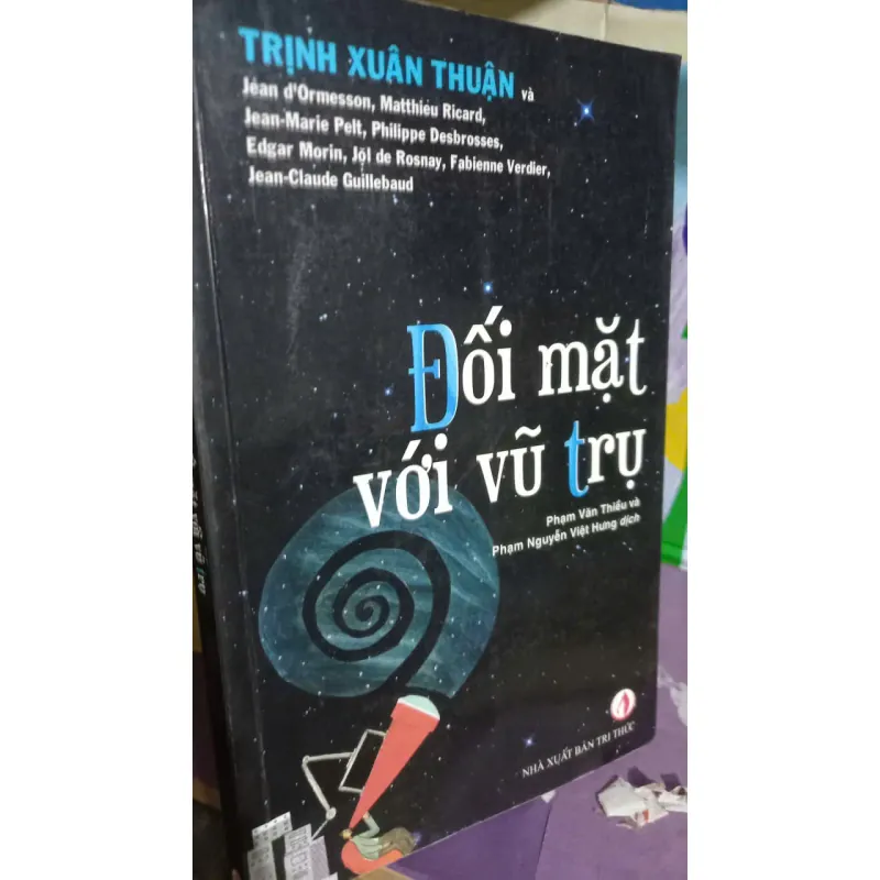 đối mặt với vũ trụ 1011785