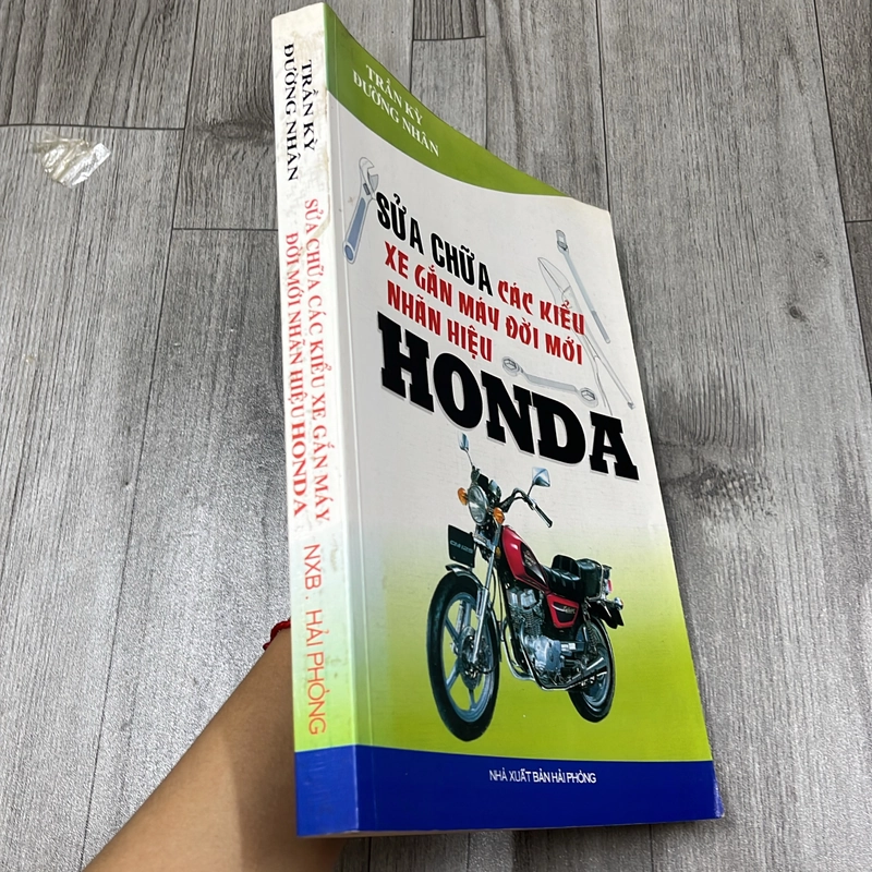 Sửa chữa các kiểu xe gắn máy đời mới nhãn hiệu Honda. 8b2 539052