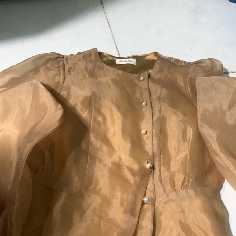 Áo nâu tay phồng sz M / 25k 337657