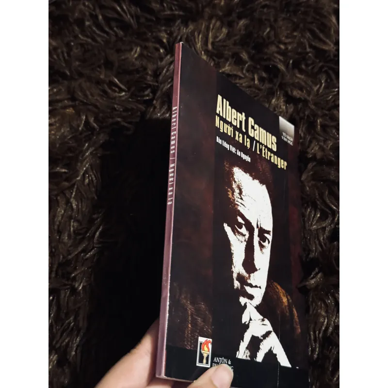 Người xa lạ 932489