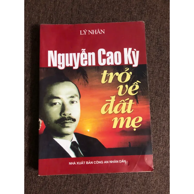 HỒI KÝ - TIỂU SỬ Nguyễn Cao Kỳ Trở Về Đất Mẹ 597677