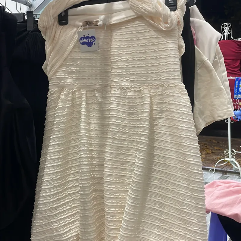 Đầm màu be kem 736493